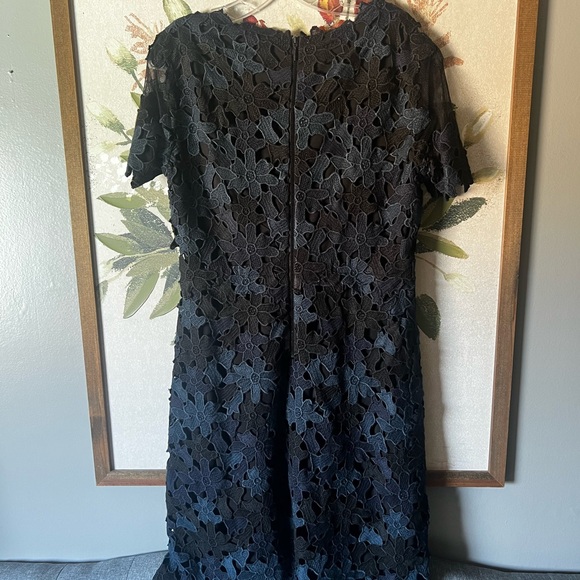 Elegant Black Lace Dress - Picture 2 of 3